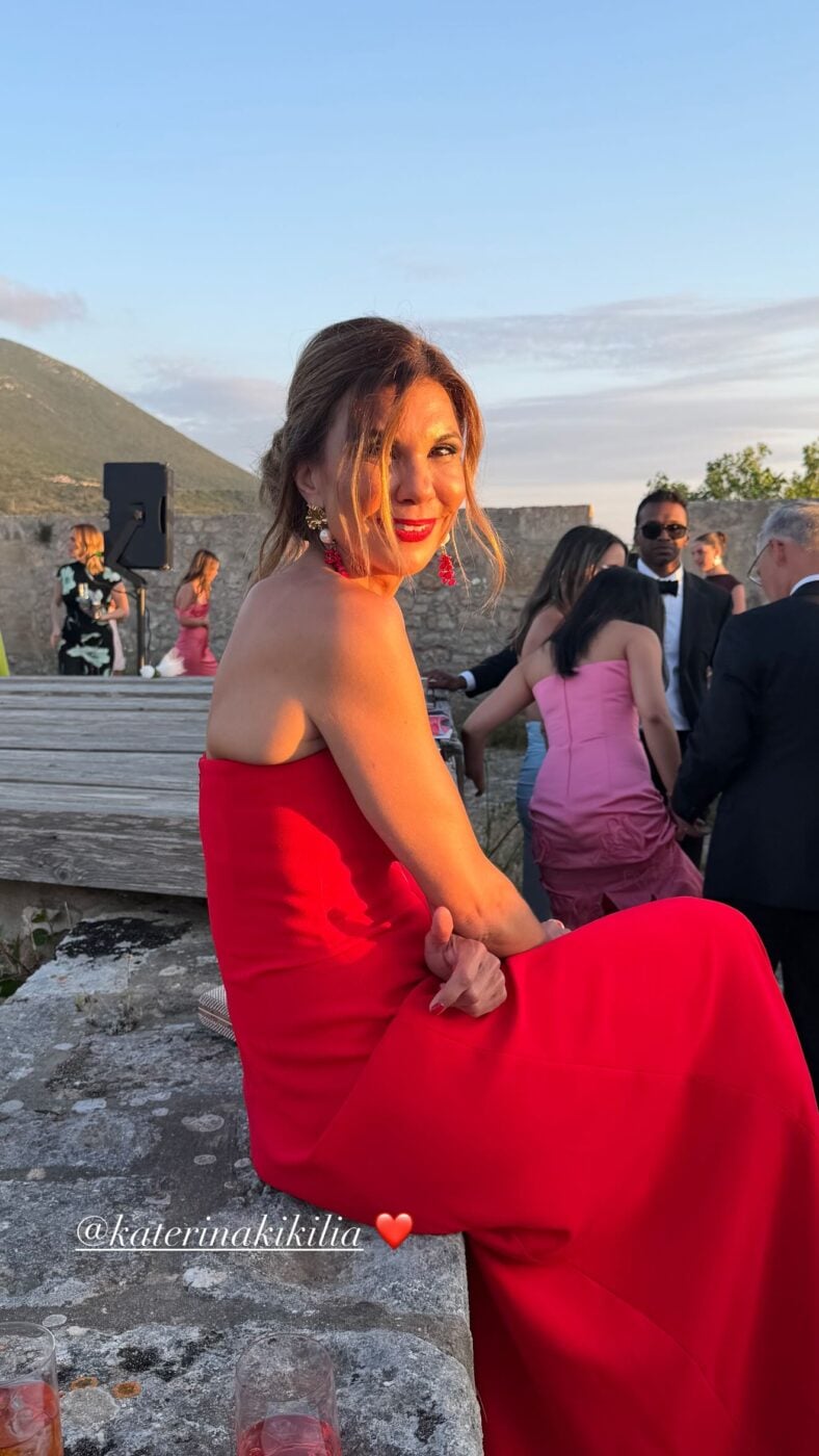 Αμαλία Κωστοπούλου – Τζέικ Μέντγουελ: Το μαγευτικό φωτογραφικό άλμπουμ του γάμου τους στο Κάστρο της Πύλου