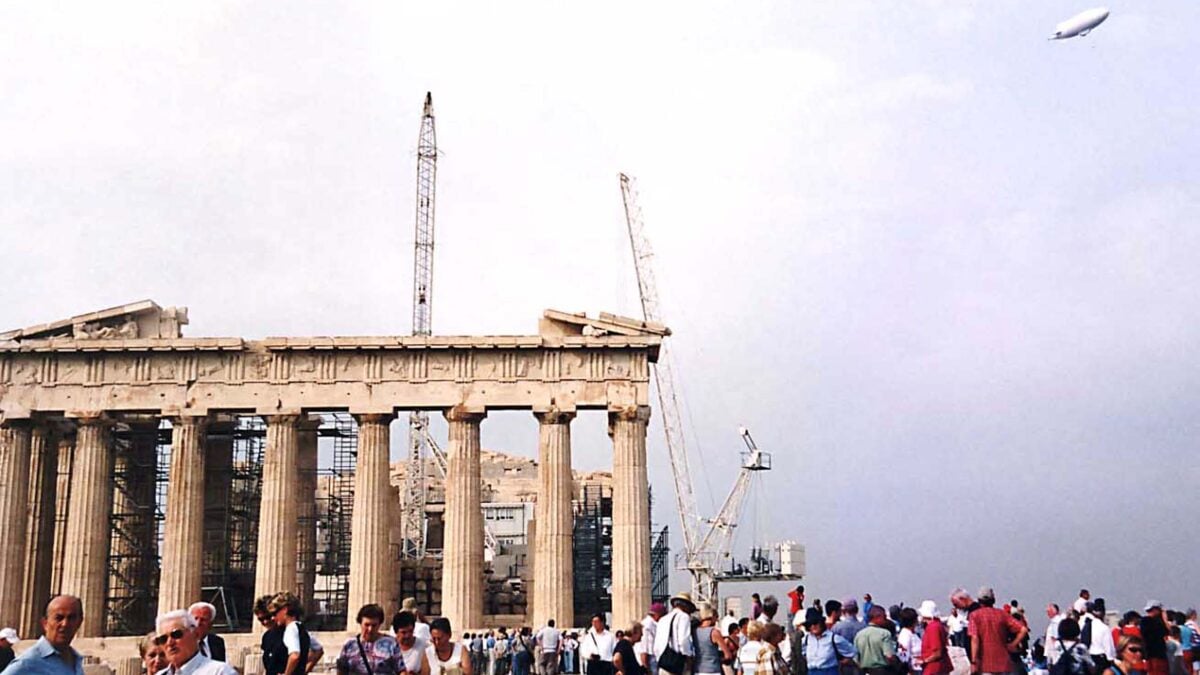 Αθήνα: Εννιά περιοχές ασφυκτιούν από τους τουρίστες