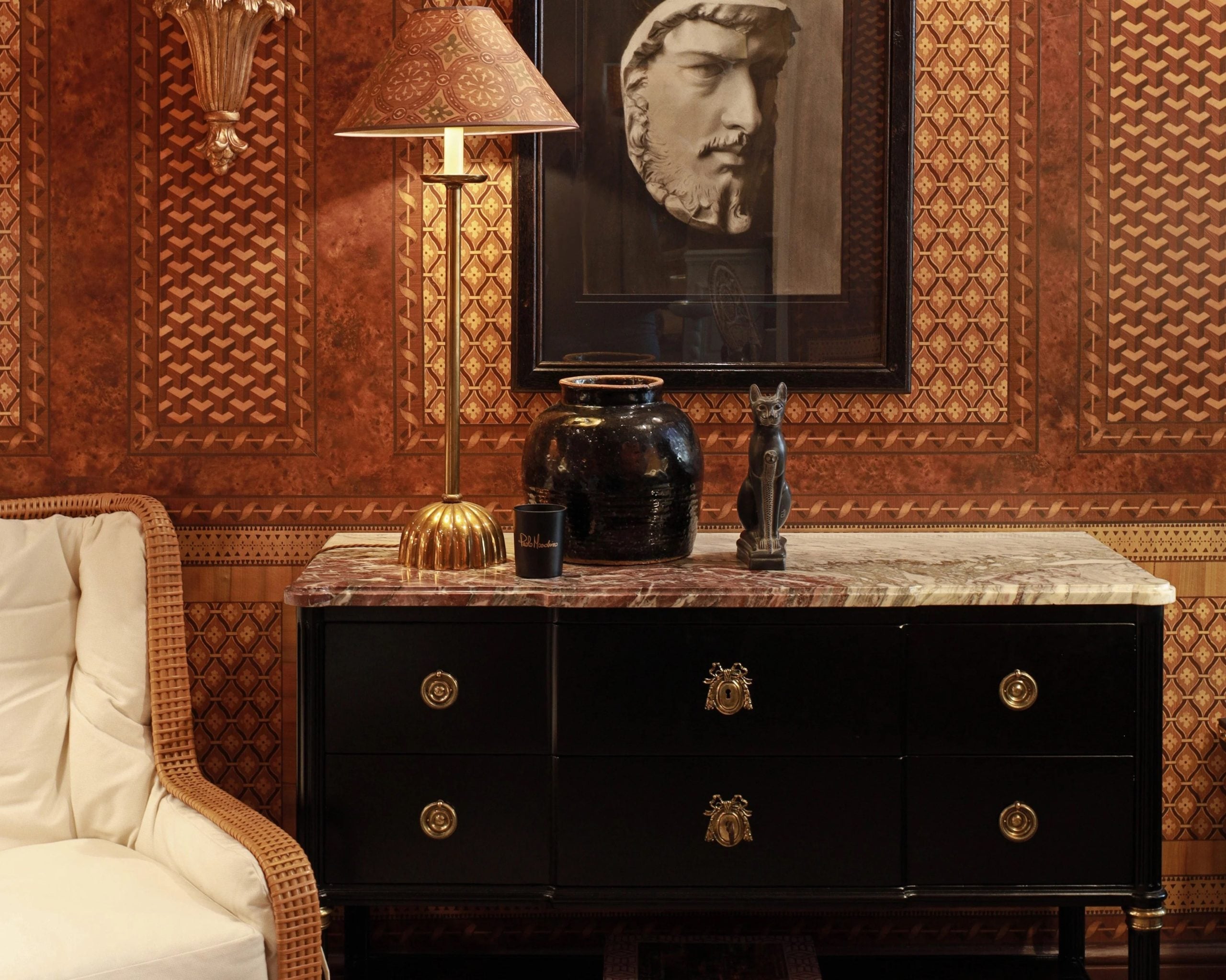 H συλλογή Antiquarium του Paolo Moschino συγκεντρώνει μοναδικά αντίκες και vintage αντικείμενα από όλο τον κόσμο.