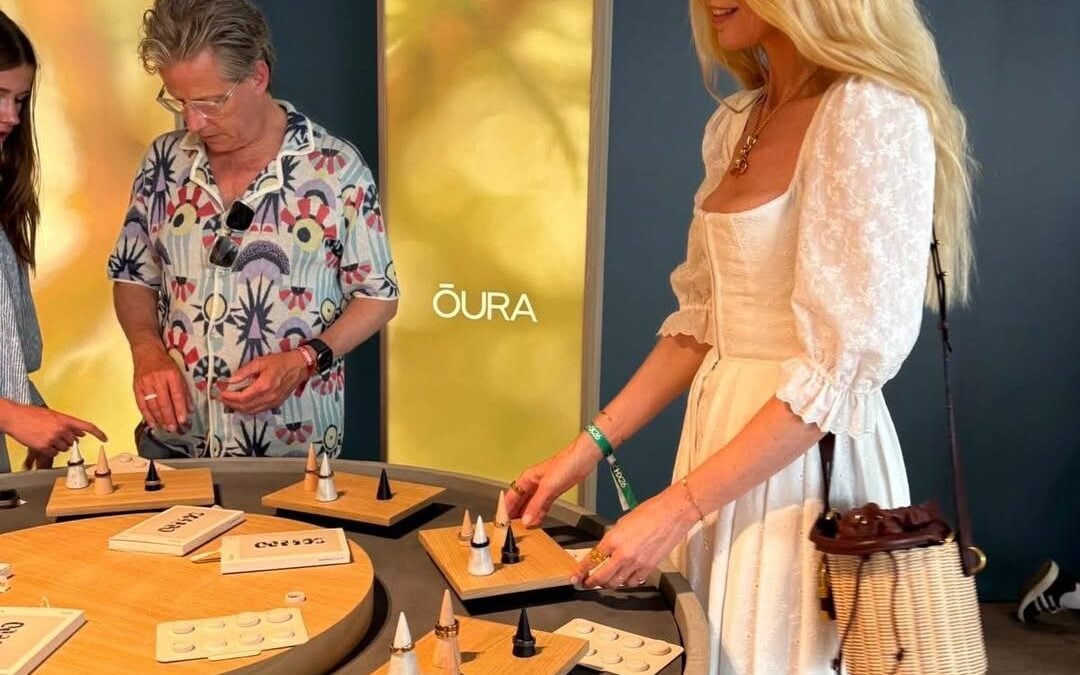 Claudia Schiffer στο Λονδίνο: Φοράμε τις τσάντες παραλίας στην πόλη