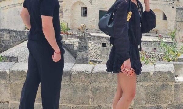 Αυτές οι κομψές τσάντες κυριαρχούν το φετινό καλοκαίρι – Η Dua Lipa το αποδεικνύει