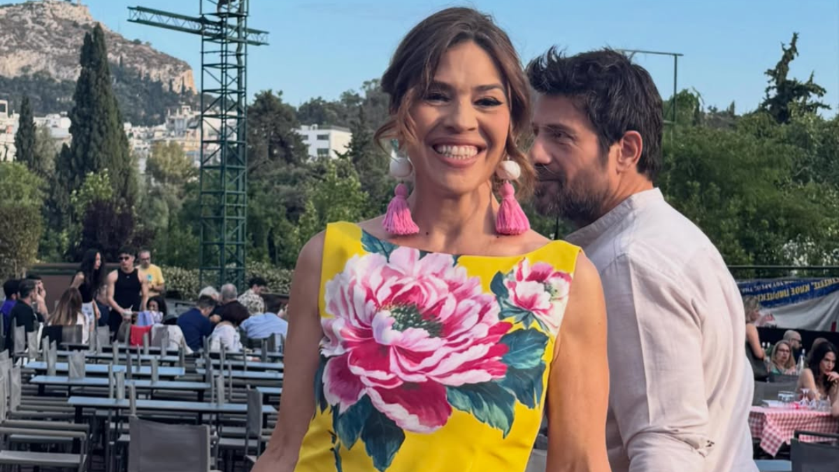 Ναταλία Δραγούμη: Με το πιο μαγευτικό floral φόρεμα της εποχής στο θέατρο Άλσος