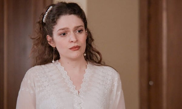 «Grand Hotel»: Ο Πέτρος και η Αλίκη προγραμματίζουν τον γάμο τους και καλούν τον Νικόλα για κουμπάρο τους