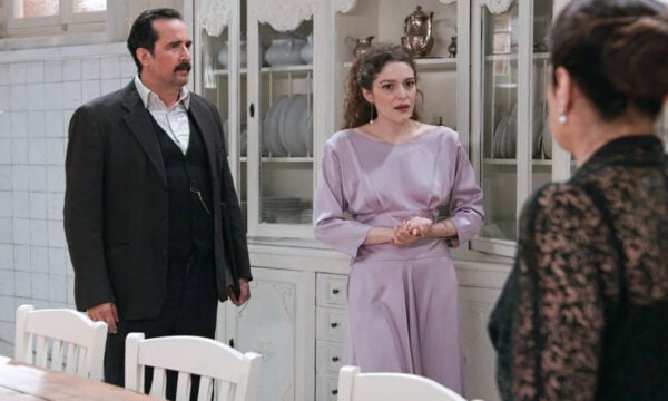 «Grand Hotel»: Η Αλίκη, εξοργισμένη με τον Ιορδάνη, ανακοινώνει σε όλους την ακύρωση του γάμου του με τη Φρίντα