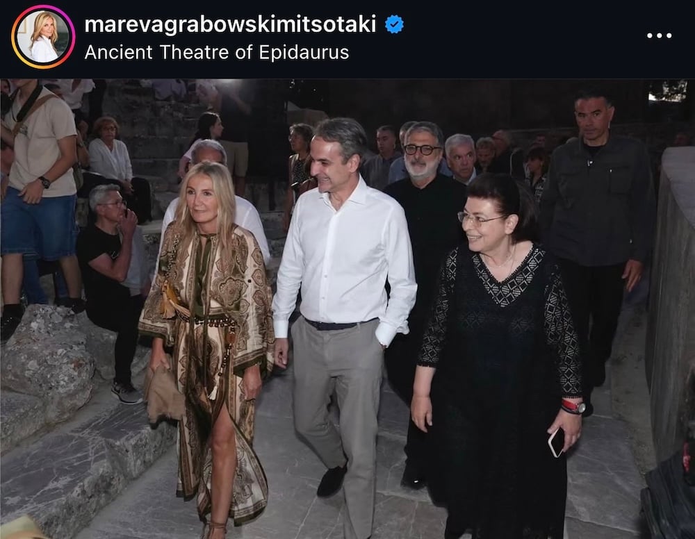 Μαρέβα Γκραμπόφσκι-Μητσοτάκη: Το μεταξωτό φόρεμα στην Επίδαυρο που άλλαξε την εικόνα της