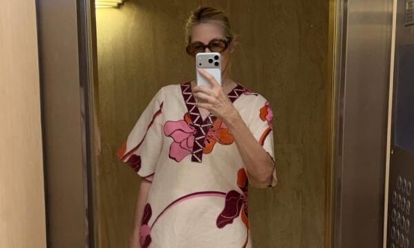 Από την Kelly Rutherford στο catwalk – Τα καφτάνια παραμένουν διαχρονικά στη μόδα