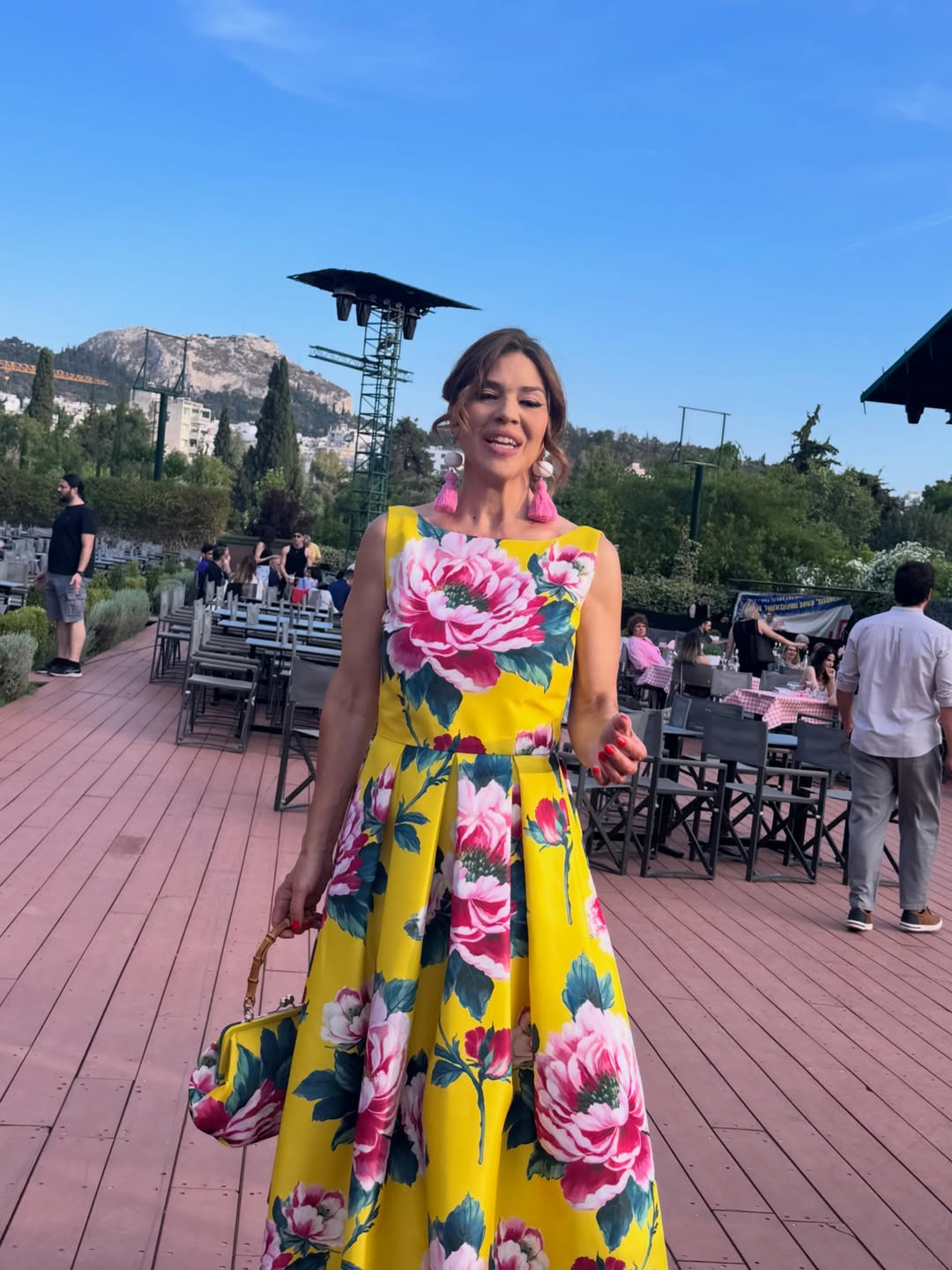 Ναταλία Δραγούμη: Με το πιο μαγευτικό floral φόρεμα της εποχής στο θέατρο Άλσος