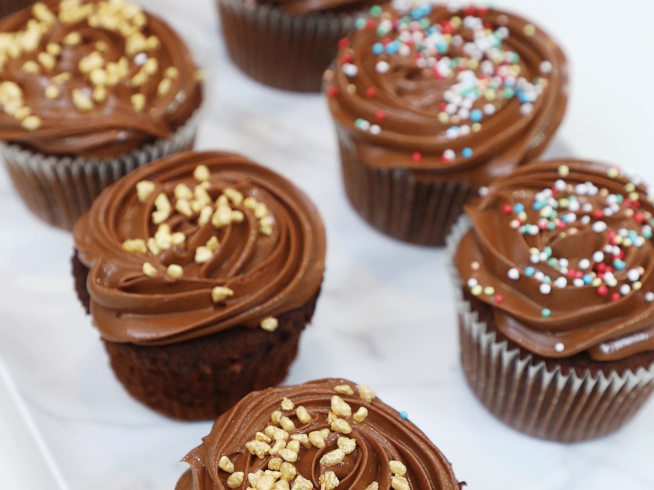 Cupcakes με γέμιση πραλίνας φουντουκιού