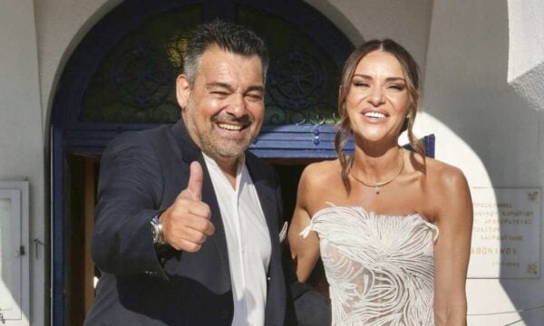 Χαρές και για την Ελένη Τσολάκη: Δείτε τους να χορεύουν με την κόρη τους – Τρυφερές στιγμές μετά τη βάφτιση