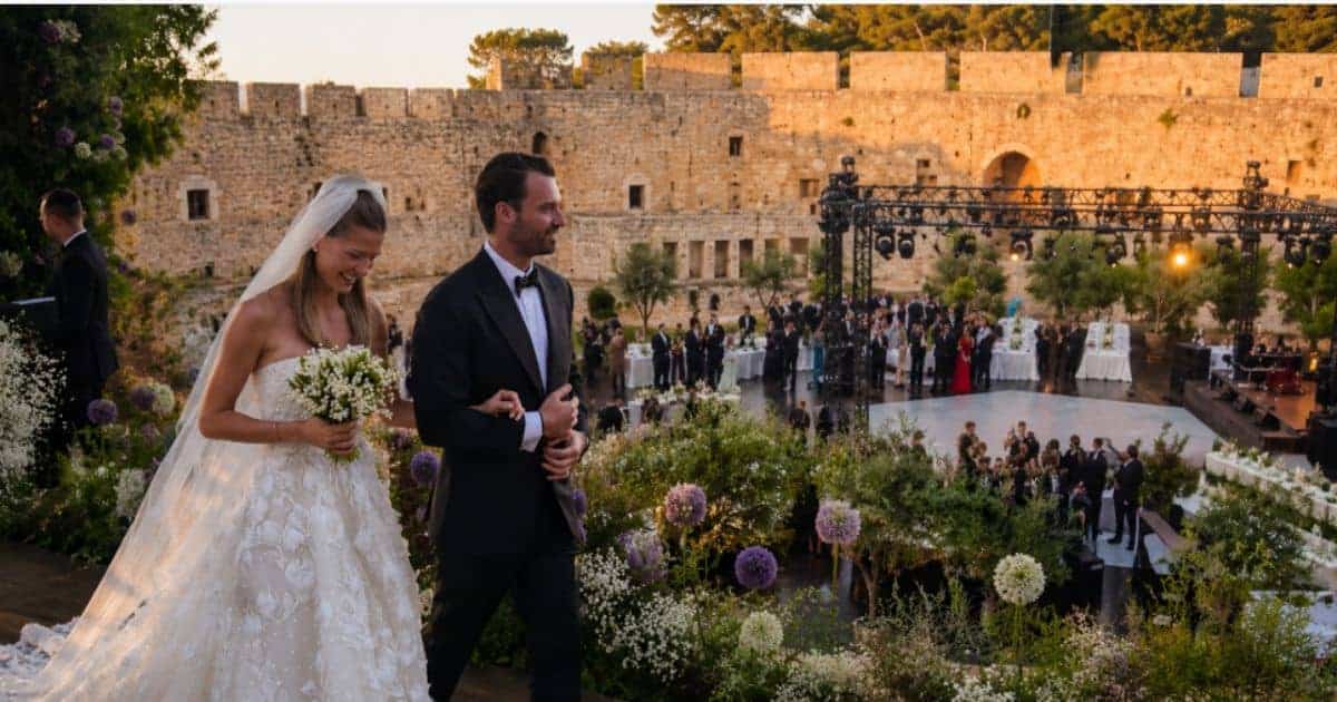 Η εφορία αρχαιοτήτων Μεσσηνίας απαντά για τον θόρυβο γύρω από τον γάμο της Κωστοπούλου: Ήταν νόμιμη η δεξίωση πάνω στα αρχαία μάρμαρα;