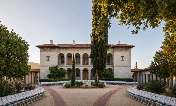 Hautes Grecians στη Villa Ilissia: Ένα catwalk στην πιο μαγευτική αυλή της Αθήνας
