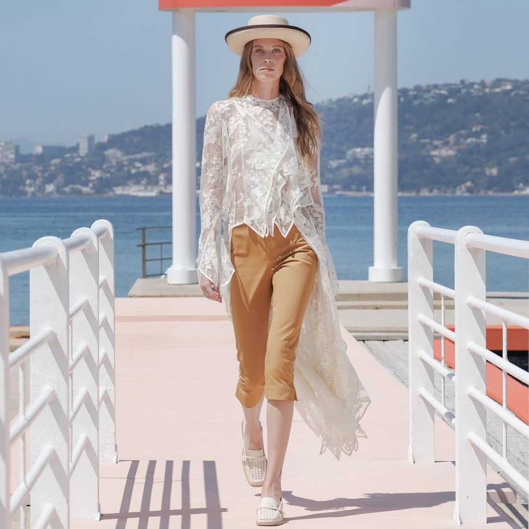 Η λευκή boho μπλούζα είναι το ρούχο που αξίζει να έχεις στην ντουλάπα φέτος το καλοκαίρι