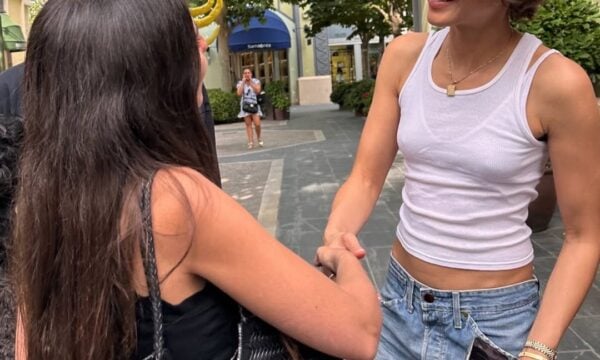 Zendaya: Το λευκό φανελάκι έγινε το νέο must-have