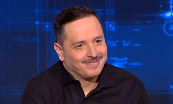 Αλέξανδρος Τσουβέλας για την αγαπημένη του, Εύα Καρύδη: «Νομίζω ότι δεν έχουμε παντρευτεί για να μη χωρίσουμε»