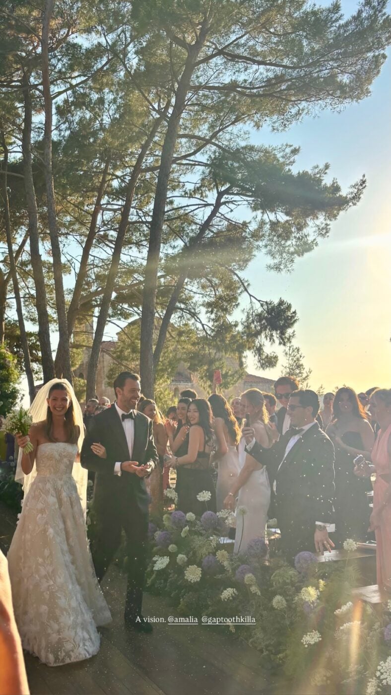 Αμαλία Κωστοπούλου – Τζέικ Μέντγουελ: Το μαγευτικό φωτογραφικό άλμπουμ του γάμου τους στο Κάστρο της Πύλου