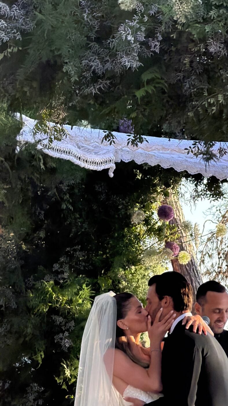 Αμαλία Κωστοπούλου – Τζέικ Μέντγουελ: Το μαγευτικό φωτογραφικό άλμπουμ του γάμου τους στο Κάστρο της Πύλου
