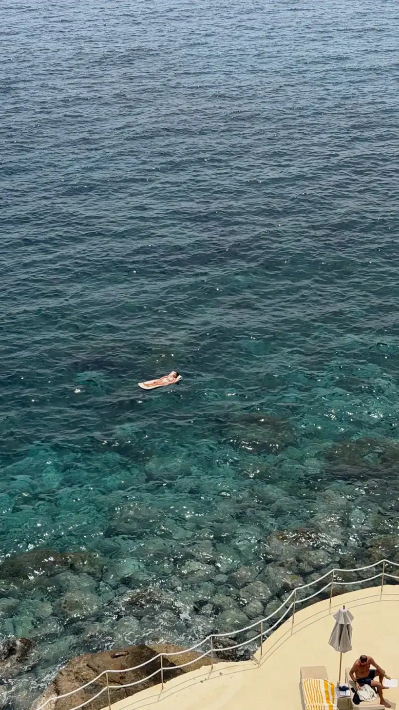 Πλημμυρίζει από πλούτο η καινούργια ζωή της Κωστοπούλου: 5000 ευρώ ανά διανυκτέρευση-Αυτό είναι το ξενοδοχείο για τον μήνα του μέλιτος