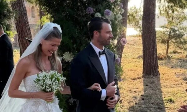 Αμαλία Κωστοπούλου και Τζέικ Μέντγουελ στην πρώτη εξόρμηση μετά τον γάμο στην Ελλάδα – Οι αρχικές εικόνες