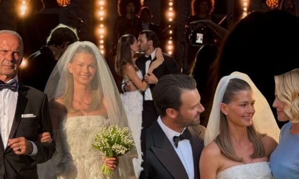 Αμαλία Κωστοπούλου – Τζέικ Μέντγουελ: Το φωτογραφικό άλμπουμ του παραμυθένιου γάμου τους στο Κάστρο της Πύλου