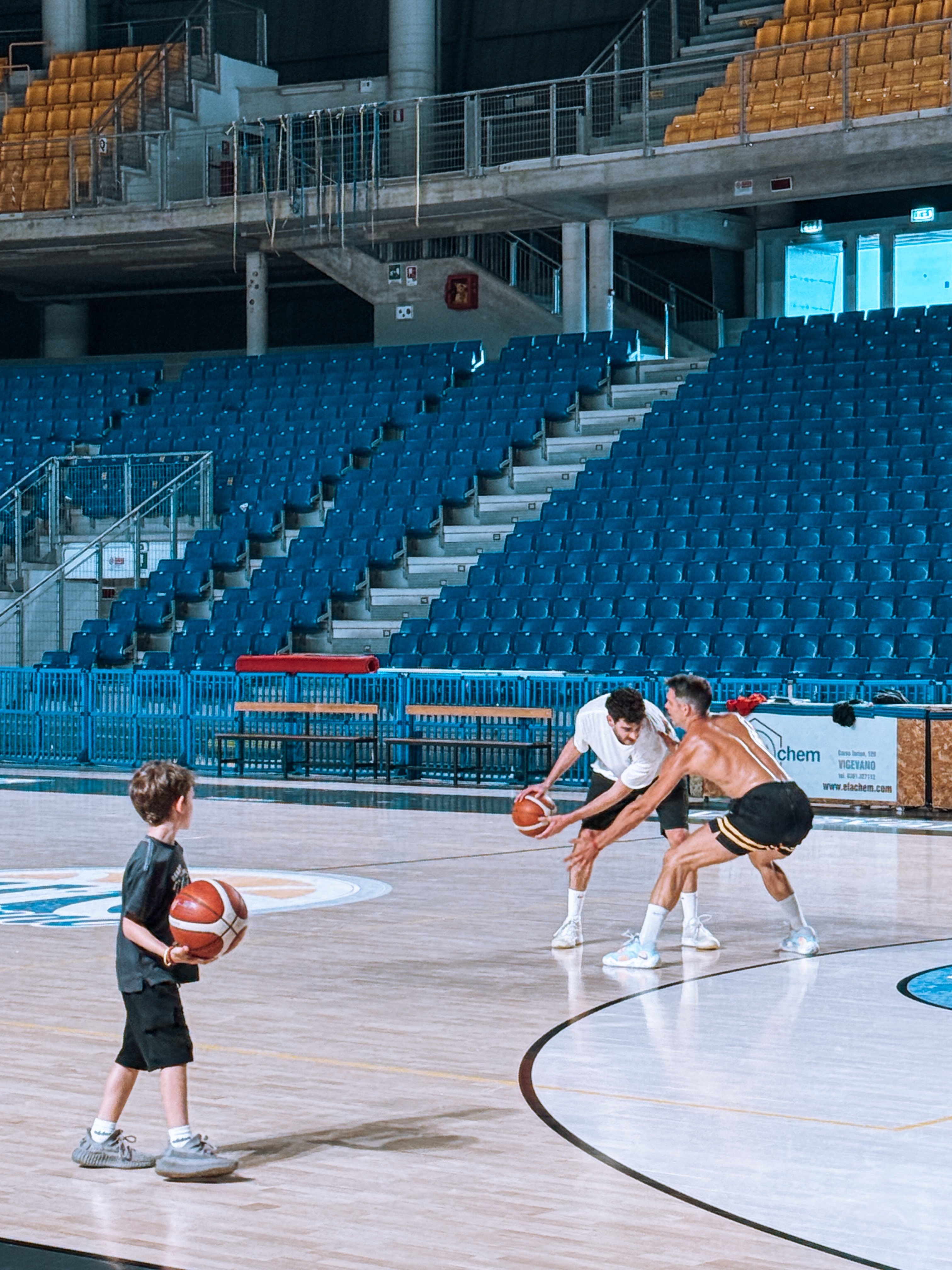 Αθηνά Οικονομάκου: Στο Μιλάνο με τα παιδιά της μετά τον «κρυφό» γάμο με τον Μπρούνο Τσερέλα – Εικόνες