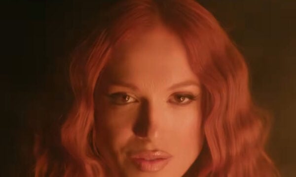 Τάνια Μπρεάζου: Το νέο video clip και το μήνυμα που στέλνει