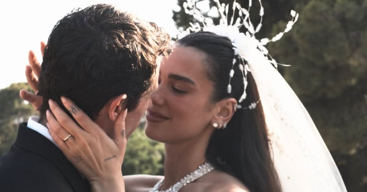 Bridal μανικιούρ της Dua Lipa που θα εμπνεύσει τις νύφες της σεζόν
