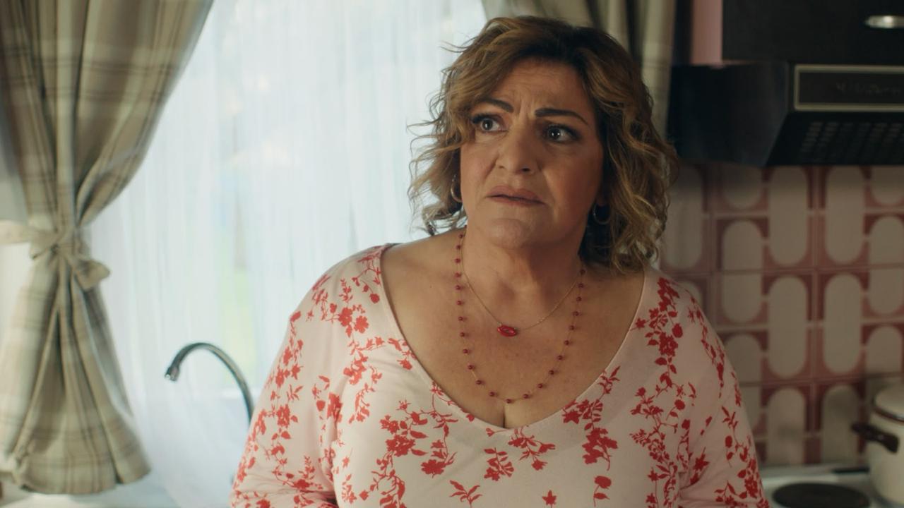 «Κάμπινγκ»: Οι πρώτες επίσημες φωτογραφίες της νέας σειράς του MEGA