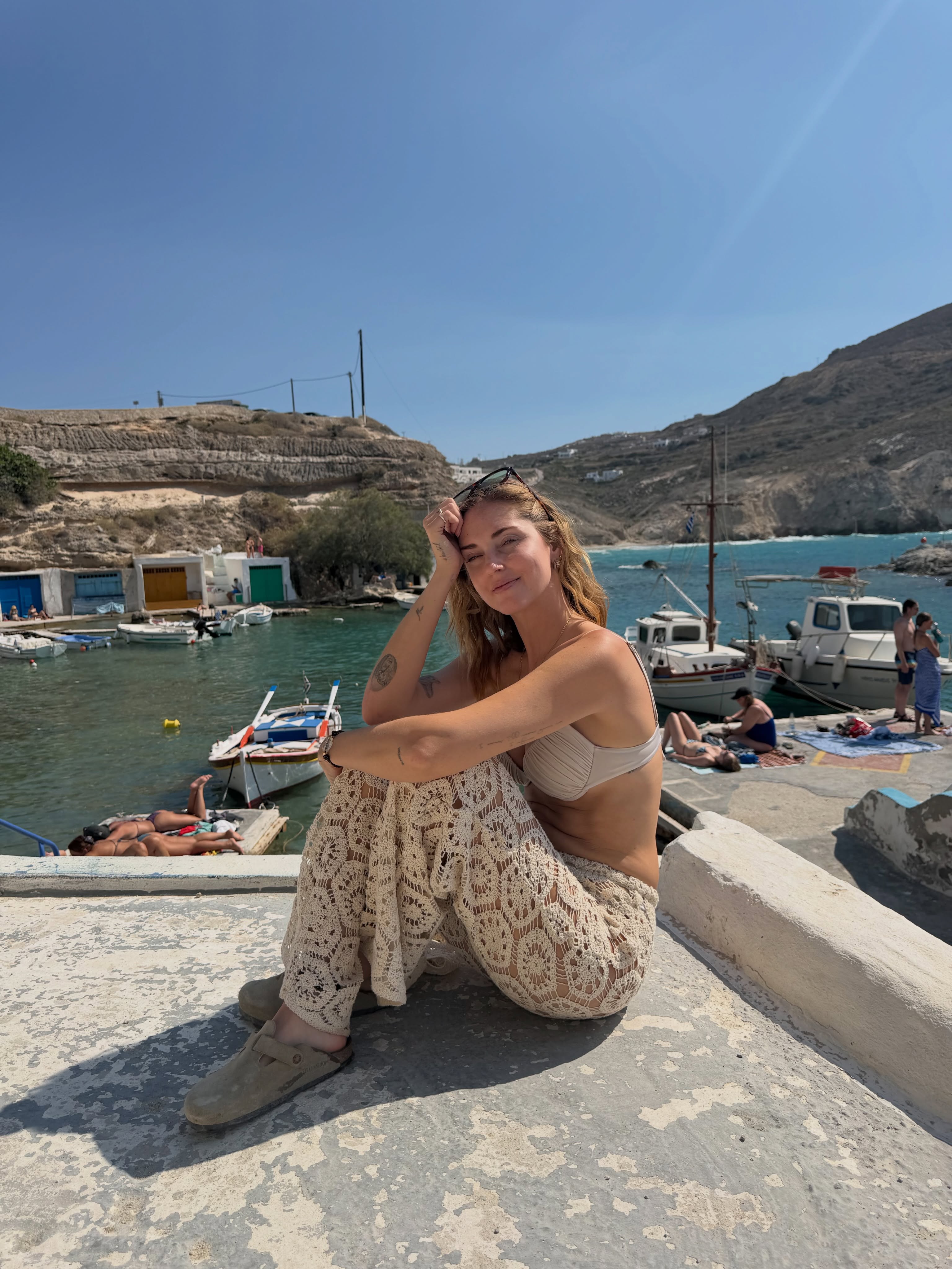 Chiara Ferragni στις Κυκλάδες: Τα summer essentials που έβαλε στη βαλίτσα της