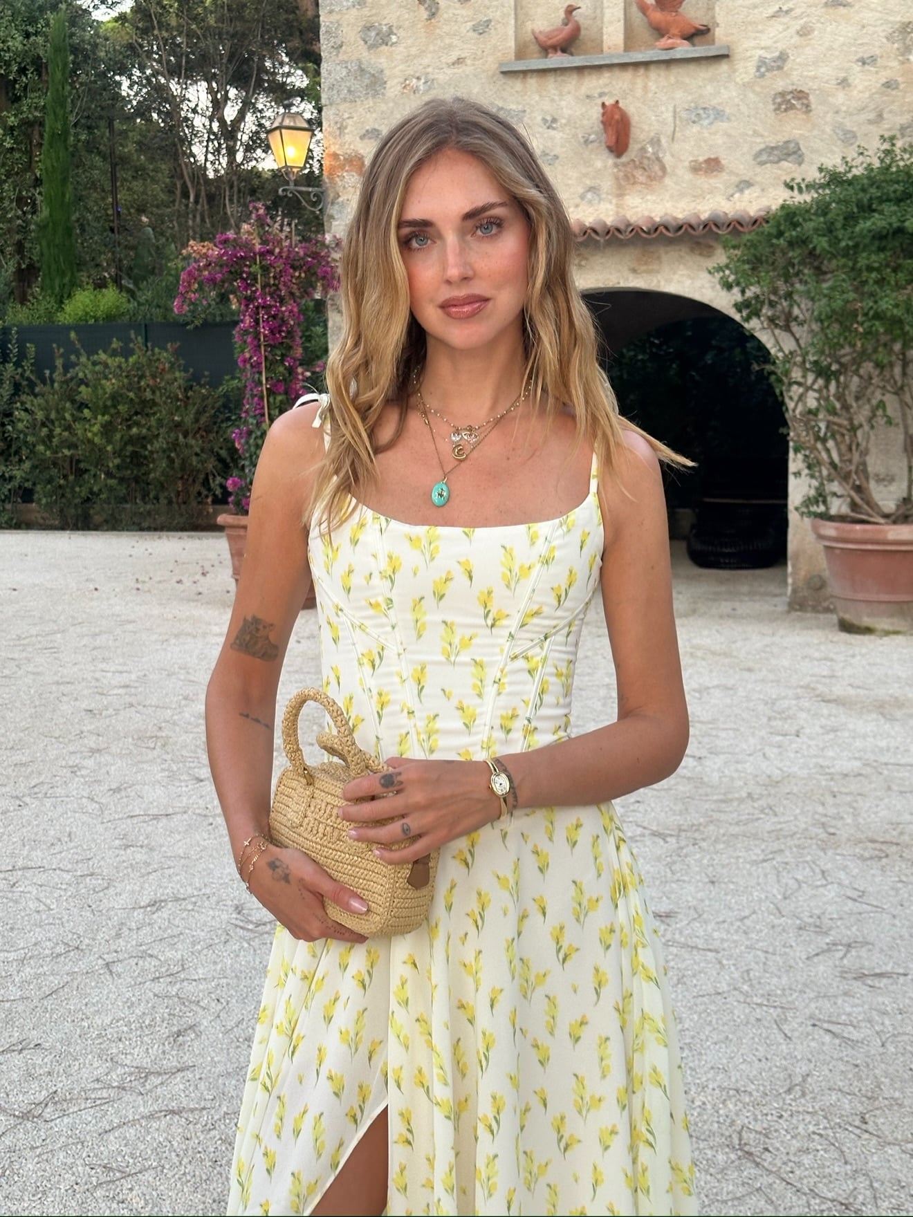 Mediterranean Style: Το καλοκαιρινό dress code που υιοθετούν οι διάσημες στις διακοπές τους