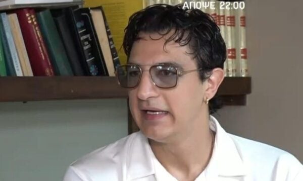 Δήμος Αναστασιάδης: Με τη Τζένη Θεωνά μας έχει κουράσει να μας ρωτάνε για τη βάφτιση των παιδιών, κάποια στιγμή θα την κάνουμε