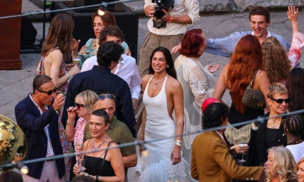 Dua Lipa και Callum Turner: Έναρξη του γαμήλιου πάρτι τους στο Παλέρμο – Αποκλειστικές εικόνες