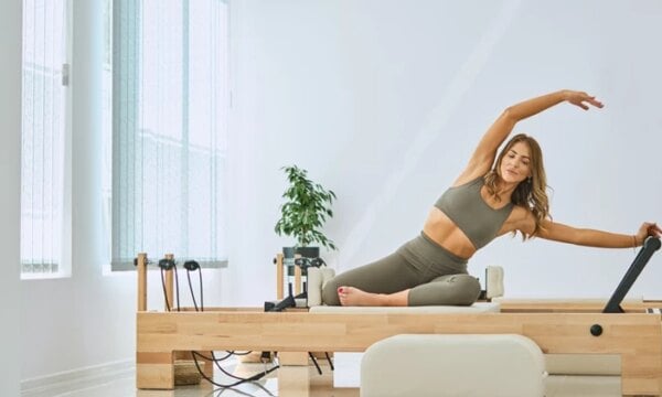 Pilates: Η μέθοδος που υπόσχεται σώμα χωρίς βάρη – Τι ισχύει πραγματικά;