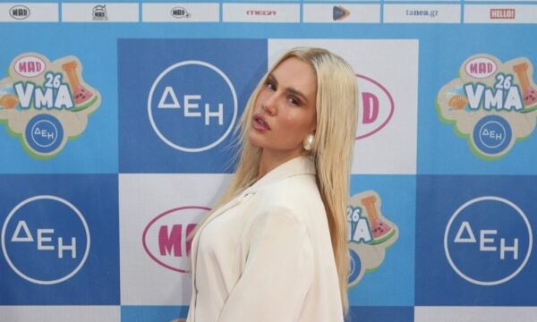 Έλενα Τσαγκρινού: Ο λόγος που εμφανίστηκε χωρίς τον Λάμπρο Κωνσταντάρα στα Mad VMA 2026
