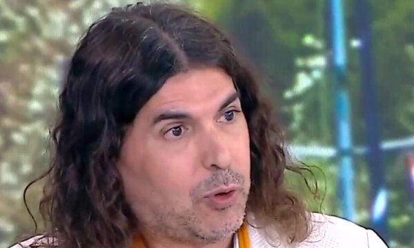 Ο σχεδιαστής, Ερωτόκριτος για τη Μαρία Καρυστιανού: «Δεν την αντιλαμβάνομαι ως πονεμένη μητέρα, αλλά ως ευλογία»