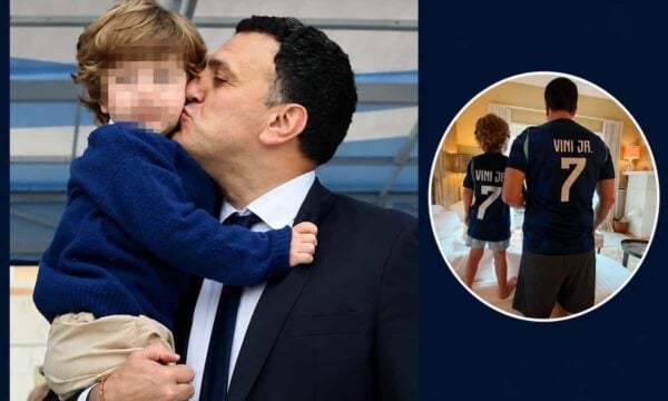 Συγκινεί ο Βασίλης Κικίλιας: «Το πρώτο Μουντιάλ με τον γιο μου» – Η Τζένη τους θαυμάζει και τους σταυρώνει