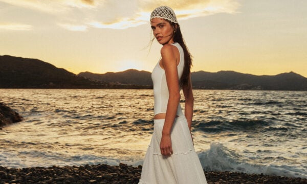 Mediterranean light: Η Stradivarius παρουσιάζει τη συλλογή για το χρυσαφένιο καλοκαίρι