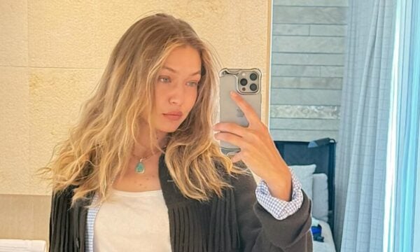 Η Gigi Hadid μας θυμίζει ότι το Western χτένισμα είναι το απόλυτο cool look του καλοκαιριού