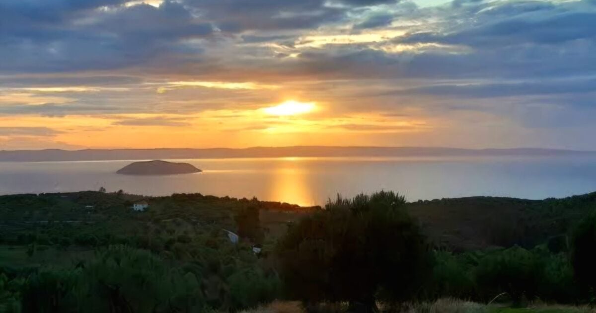 Παρθενώνας: Το μπαλκόνι της Χαλκιδικής με το πιο μαγευτικό ηλιοβασίλεμα (βίντεο)