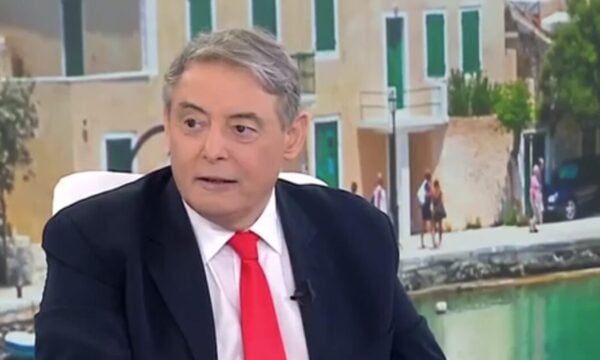 Ιορδάνης Χασαπόπουλος για την απουσία της Λασκαράκη από την τελετή της Οικονομάκου: «Συμβαίνει και στις καλύτερες οικογένειες»