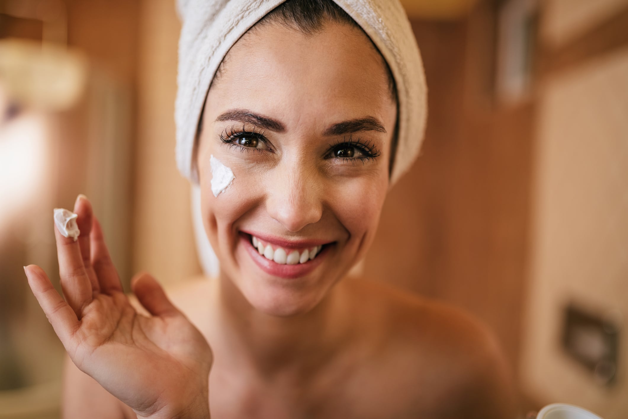 Πρωτεΐνη στο skincare: Όσα πρέπει να ξέρεις πριν ακολουθήσεις το trend