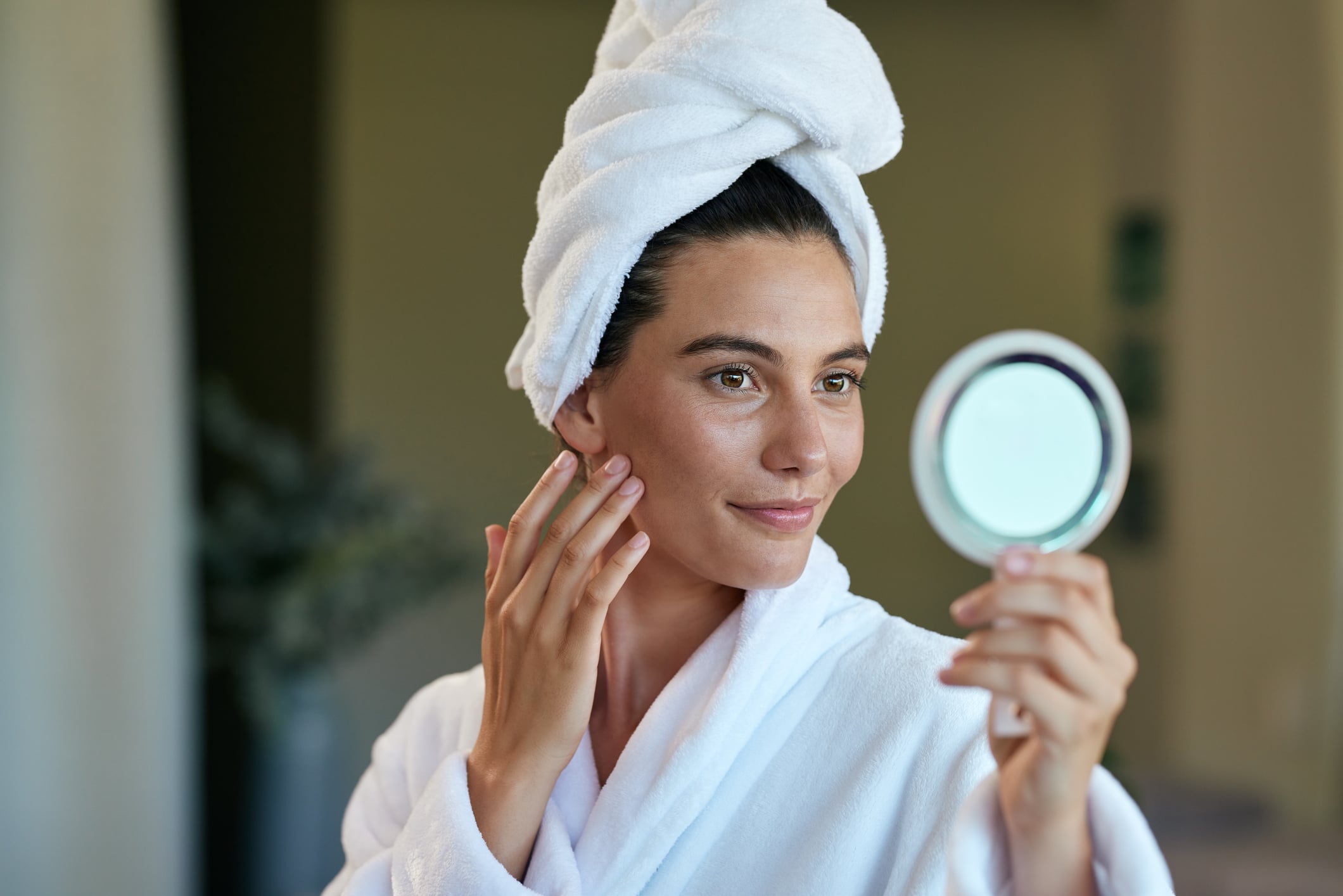 Anti-Airbrushed Skin: Η νέα τάση ομορφιάς για την αληθινή επιδερμίδα