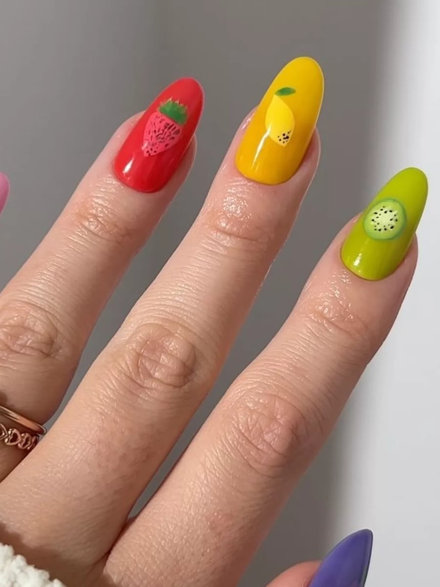 Jelly Nails: Το «φρέσκο» μανικιούρ που αναβαθμίζει το καλοκαιρινό σου στυλ