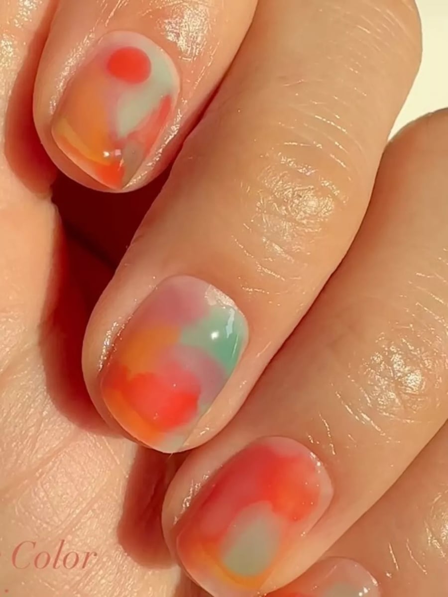 Jelly Nails: Το «φρέσκο» μανικιούρ που αναβαθμίζει το καλοκαιρινό σου στυλ