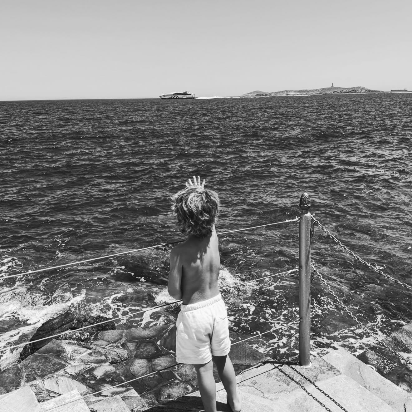 Τζένη Μπαλατσινού καμάρωσε τον Βασίλη Κικίλια σε τουρνουά μπάσκετ με τον 5χρονο γιο τους – Φωτογραφίες