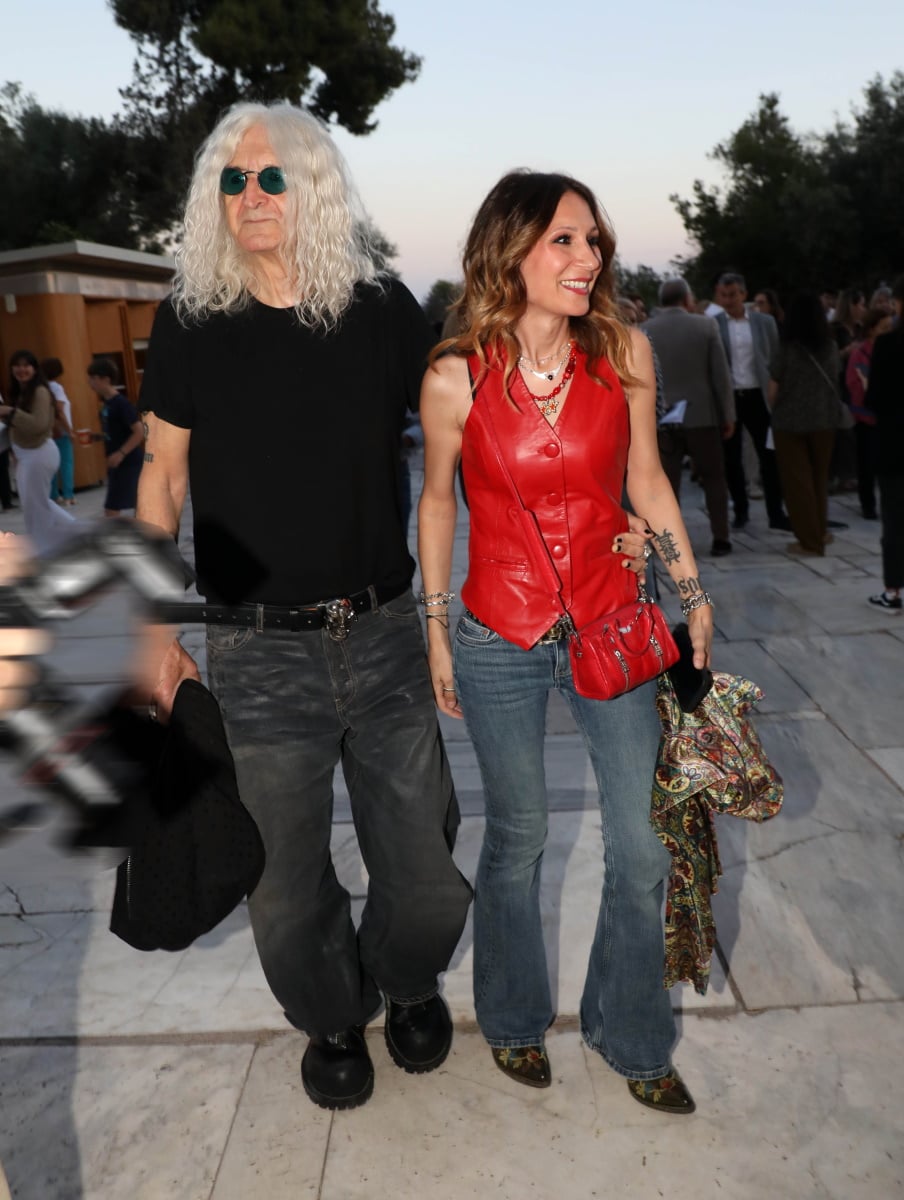 Νίκος Καρβέλας – Έλενα Φερεντίνου: Ασυνήθιστη νυχτερινή εμφάνιση για το ζευγάρι