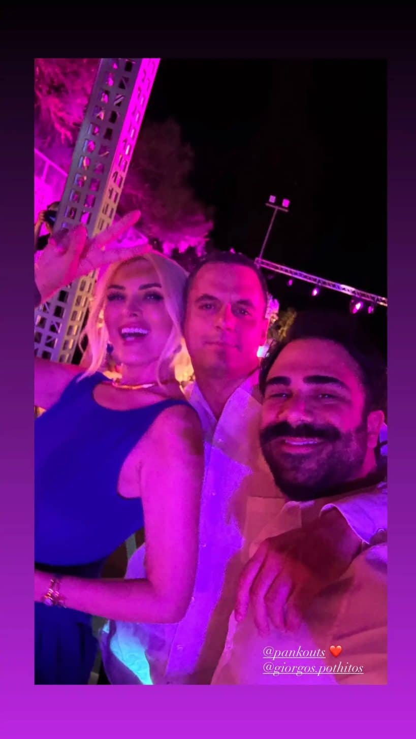 Ποιοι είναι ο Αποστολόπουλος και η Τσακίρη που ενώθηκαν χθες: Οι λαμπεροί καλεσμένοι, το νυφικό Celia Kritharioti και η Δέσποινα Βανδή