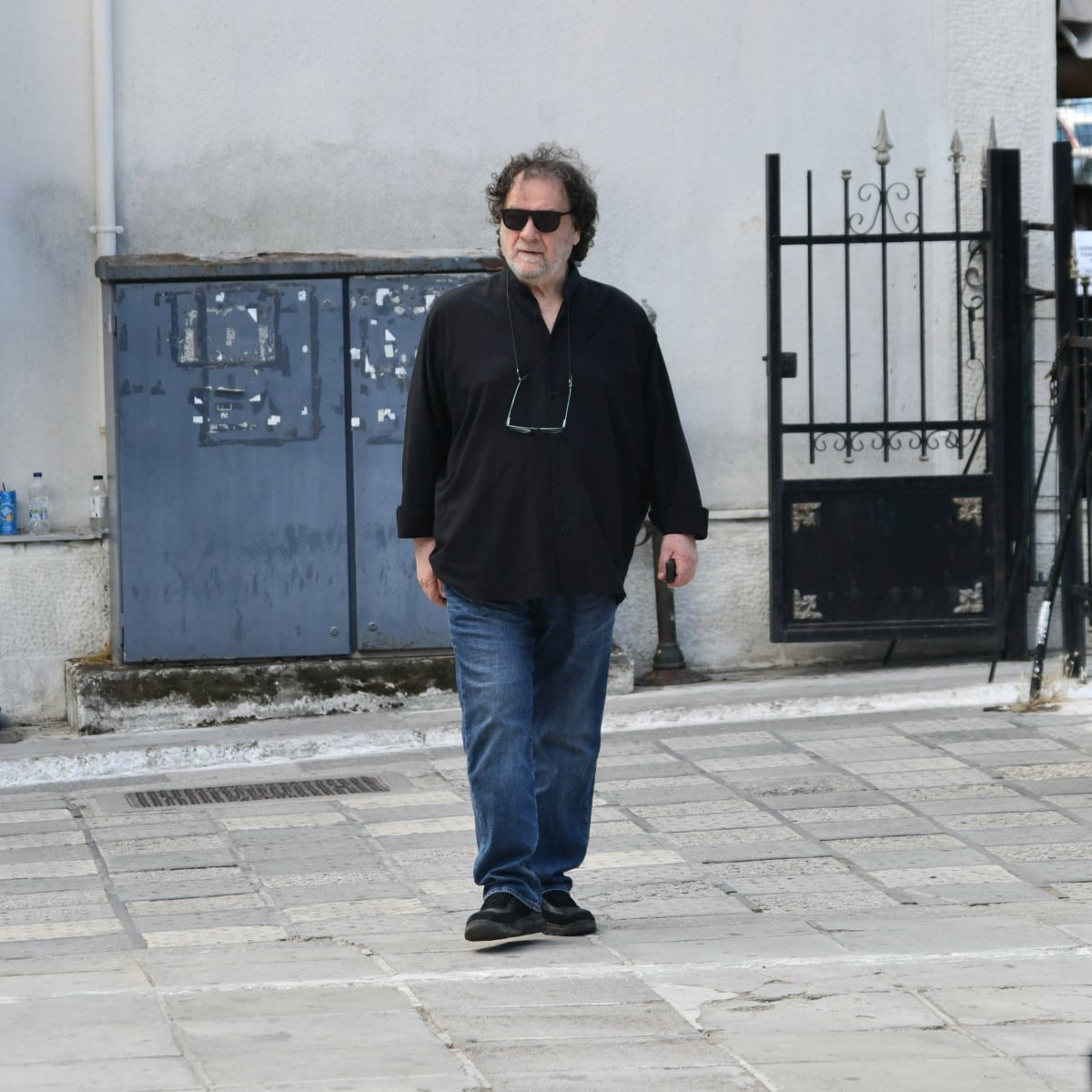 Μαίρη Ραζή στην κηδεία του συζύγου της, Σωτήρη Τσόγκα