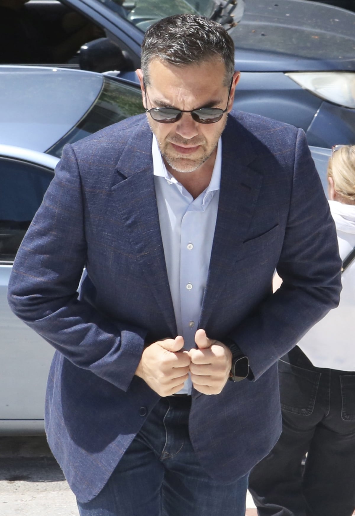 Νάσος Αθανασίου: Συγκλονισμένη η γυναίκα του στην τελετή – Πλήθος κόσμου στο ύστατο «αντίο»
