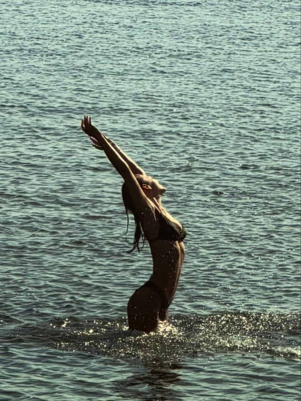 Ποιες Ελληνίδες σταρ καλωσόρισαν τον Ιούνιο με μπικίνι: Εκθαμβωτικές και λαμπερές σε πισίνες και ακτές