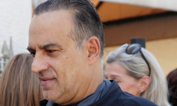 Άγγελος Αντωνόπουλος: Ο Κρατερός Κατσούλης τον αποχαιρετά με συγκλονιστική ανάρτηση – «Χρόνια τρέμω αυτή τη στιγμή»